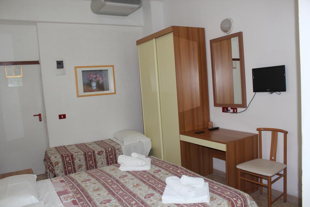 Hotel Santini Rimini Bilik gambar